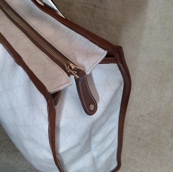 Gucci Large GG Supreme Web Loop Tote - Picture 4 of 13